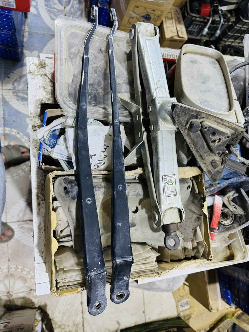 السلام عليكم ورحمة الله وبركاته 
امطار خير وبركة ان شاءالله على بلدنا الحبيب 
متوفر قطع غيار ايسر بلاد كما موضح بالصور 
والباقي عام 
ذي قار سوق الشيوخ الحي الصناعي شارع المستشفى


**إذا كنت صاحب هذا الإعلان وتريد حذفه لأي سبب، رجاءا أرسل رسالة إلى الدعم الفني**