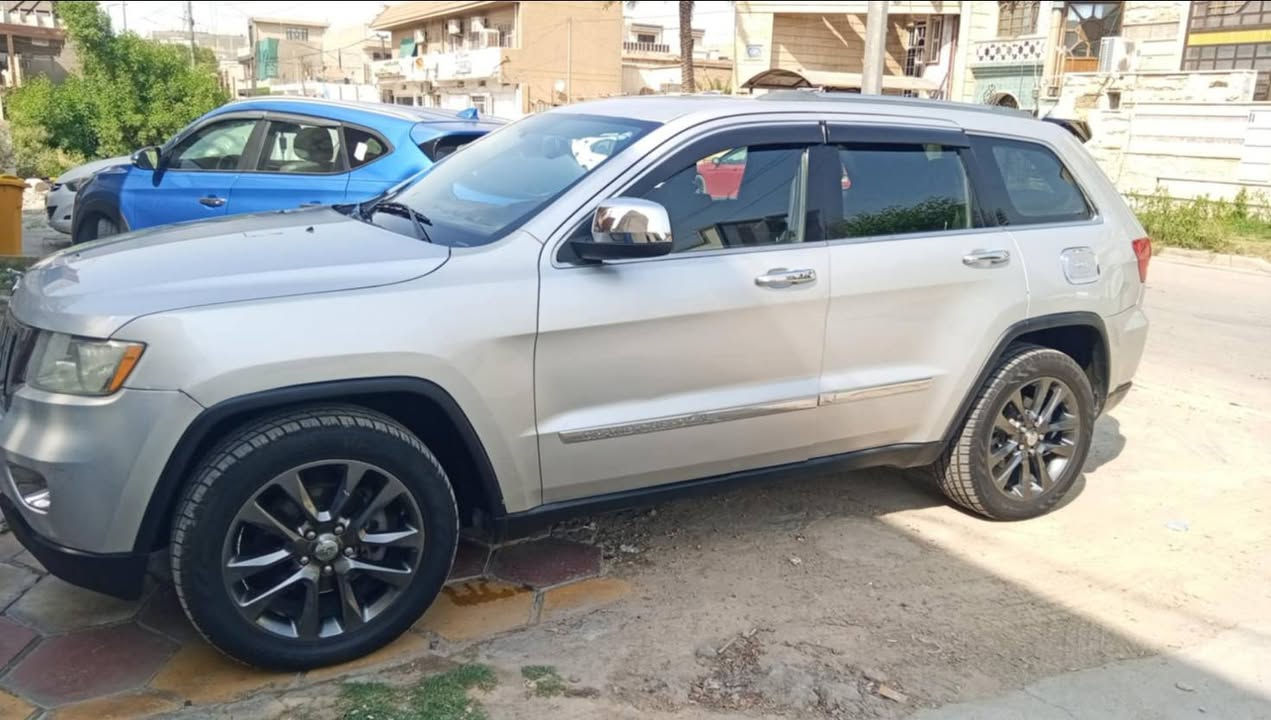 السلام عليكم 
لاريدو 2011 وارد امريكي رقم سليمانية مكينة 6 سلندر داخلة كلين بس بالعراق بيهة صبغ قطعتين ونص چاملغ وباب السايق ونص البنيد ومبدل چاملغ يمنة بلادي بدون صبغ السيارة بدون دواخل وبدون ايرباگ ايرباگاتهة كلهة سليمة بيهة تقرير من امريكا مابيهة صور ضرر ويل 20 حساس كاميرا شاشة تاب اني شادهة بصمة ابواب وتشغيل وترحيب بالابواب الامامية كشن السايق كهرباء سيارة جاهزة گير محرك تدفئة تبريد صدر تخم تاير فيتبم ومساعد كلهة جاهزة  ماشية 140 الف ميل  السيارة بأسم كردي تريد وكالة تريد تحويل ماكو مشكلة السعر المطلوب 145 ورقة  للبيع  او مراوس بدورنگو او سورنتو المهم 7 راكب قريب على سعرهة وانطي فرق 
السيارة بصلاح الدين ..دور قاعدة بلد الجوية 
للاستفسار *********** او ***********
