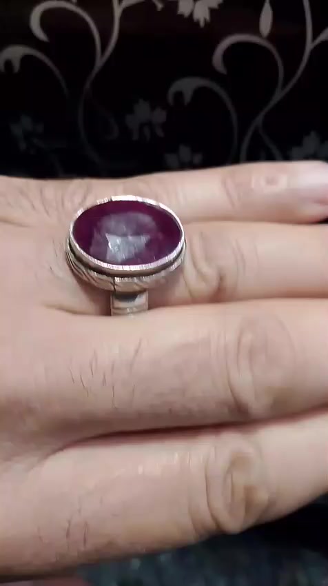 ياقوت فرط الرمان الغامض اصل وفصل ملبس حلو وحجر حقيقي السعر ب 125 والشراي يراسل واتساب 
***********
