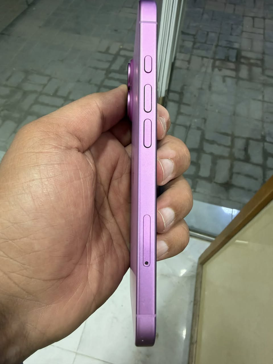 السلام عليكم 
ايفون 16 عادي بعده بظمان شركه 
عداد دورات شحن 313 
بطاريه90
مكفوله غراظه كامله 
سعره 800الف
الاستفسار ***********
