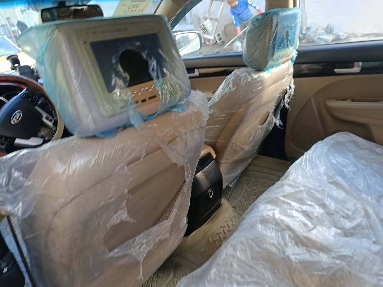 سلام عليكم كيا سورنتو 12 للبيع سيارة جهزه هزه وسنويه ورقم السعر 130رقم ***********
