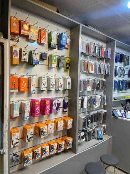 محل موبايلات للبيع كمل هوه غراضه الريد بخدمته مكانه المحل حي ميسان شارع الكيات الستفل عله رقم صاحب المحل ‏📞📞📞‏‪0782 588 3012‬‏
