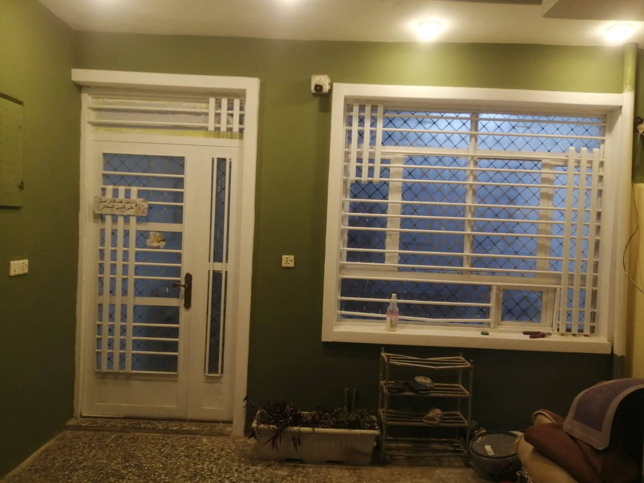 السلام عليكم بيت للبيع مساحه 90م ..الغزالية..قرب جامع الحديثي.
المواصفات البيت إعادة تأسيس وإضافة بناء ٢٠٢٢م
والواجهة ٢٠٢٥ م
كهرباء وماء وسقف وجدران كلها مستقلة مو قطع
الأرضية مرمر تركي الطابق الاول
الطرمة ٤ ونص في ٤ ونص تتسع لسيارة والارضية كاشي سليمانية درجة أولى
الطابق الثاني الأرضية بورسلين خشن درجة أولى
كامرات تأسيس دفن
منظومة إرضة دفن 
المطبخ وحولي سيراميك مصري كليوباترا درجة أولى
تأسيس نقاط السبالت دفن ومستقلة عن الكهرباء
الطابق الثاني كهرباء منظومة مستقلة عن الارضي
الصالة ٤ و ٥٥ سم في ٤ ونص مع الجدران
الحولي ٦ متر إلا شوية
الغرفة الأرضي ٥ متر
الغرفة فوق مثل الصالة
مناور عدد ٢
حمامات عدد ٢ داخلي وخارجي
سطح ناصي وسطح عالي
وفي السطح العالي مخزن حديد ٣ في ٢ ونص..
السعر المطلوب 220 مع المجال 
للاستفسار الاتصال ع ***********
