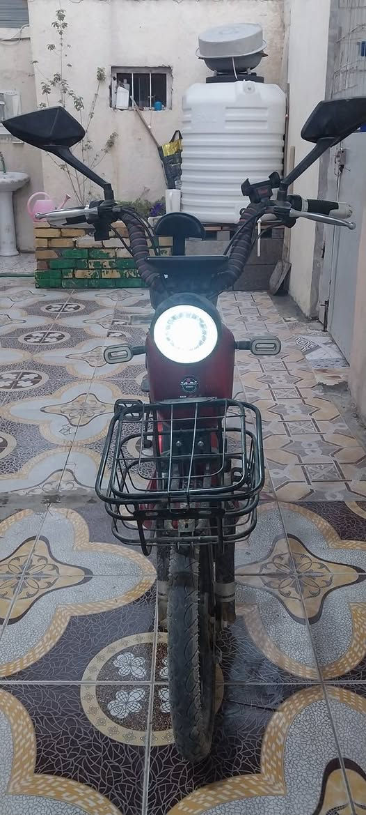 السلام عليكم دراجه شحن للبيع السعر 200الف اوبيه مجال للشراي تحتوي على 4بطاريات جدد 100%
للإستفسار 
***********
