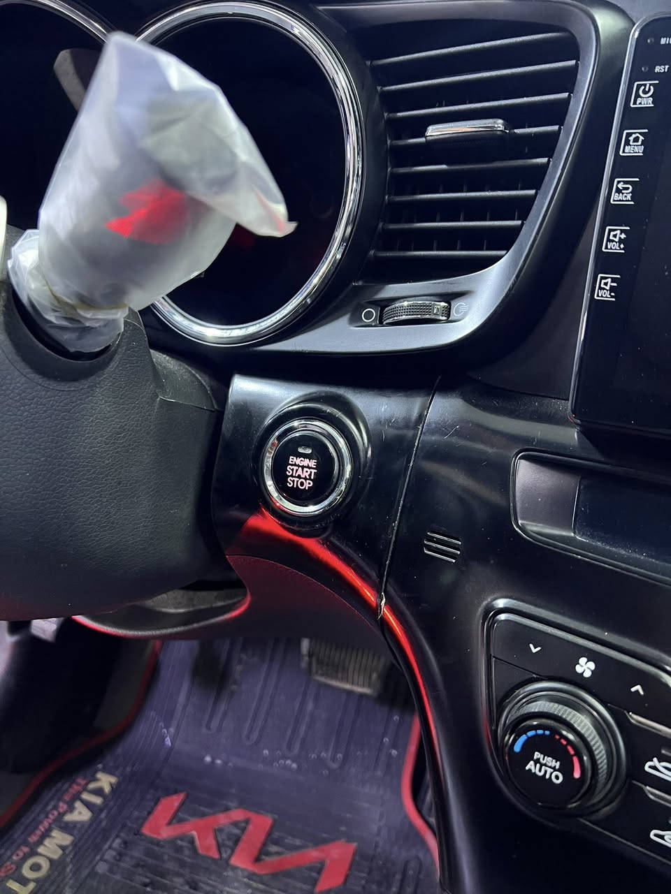 (بيع او مراوس حسب رغبه+ سونار موجود موضحلك كلشي)
اوبتما موديل 2012 خليجي

فول مواصفات 

بنراما 
بصمه 
كشن كهرباء + جلد
مري شفط 

بيه قطعتين صبغ فقط

سعره 123

مكاني بالكوت

***********
