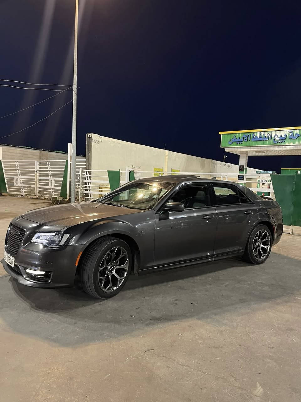 للبيع كرايسلر 300s
موديل2018
V6 3.6 محرك
سعر 280
كلين تايتل كندي
جير 8 سرعات تبديل ناعم جداً لون رصاصي غامق مميز
داخلية جلد فخمة ورياضية
المواصفات:
شاشة كبيرة
 كاميرا خلفية
 تشغيل بصمة + ريموت ستارت
وياله رياضية 20
 مكيف ثلج
 مقاعد كهرباء
السيارة استخدام يومي ونظيفة جداً
للاستفسار ***********
