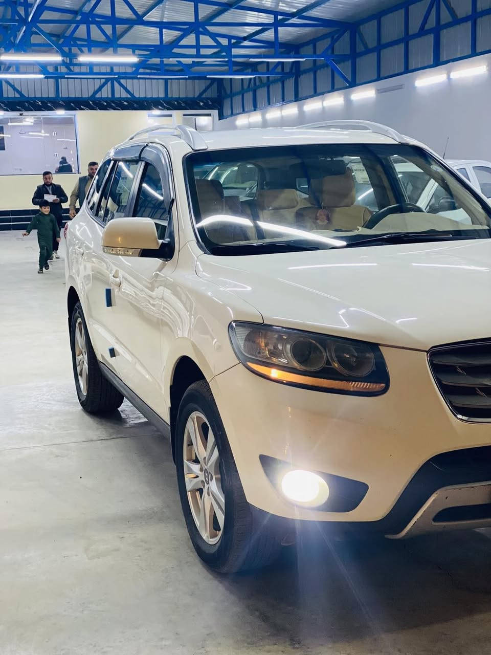 للبيع 
هونداي سنتافيا 
موديل 2012 
وارد خليجي 
بدون مواصفات 
ماشيه 235 الف 
ضرر قطعه تبديل 
رشه صبغ بل قماره
محرك 3500
رقم اربيل دولي الجديد
السعر (145) بيه مجال 

للاستفسار الاتصال على رقم المعرض 

او زيارتنا في معرض الفهد لتجارة السيارات الكائن الأنبار قضاء عانه مقابيل جوازات عانه الجديده 
بأدارة السيد ابو فهد الصميدعي
رقم هاتف المعرض

☎️ ***********

متواجدين يومياً من                       الساعه ١١ صباحاً 
                                              الى الساعه ١١ مساءً 
الاتصال وقت الدوام فقط
