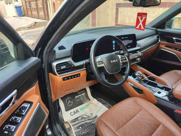 كيا تولرايد للبيع 
2025 KIA Telluride, Ex X-Line
ماشية ٥ آلاف ميل صور الحادث بالمنشور بلاك توب مرقمه بغداد كامله بس يحتاجلها ترتيبات بالأبواب لأن السمكري مامكعدهن يرادلها ترتيب ترايهه للبصرة محرك 3800cc
محرك 6 سلندر 
سعر البيع 275 وبيهه شوية مجال 
***********
*********** بغداد
