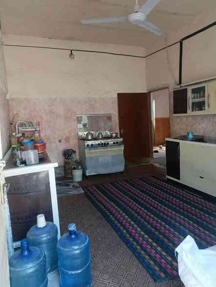 السلام عليكم بيت للبيع المساحه 200.
.
يحتوي على صاله مطبخ واستقبال وغرفه وحمام داخلي وصحيات خارجيه 

نوع العقار اصلاح زراعي  

الموقع الحمزه الغربي حي العسكري قرب كاع الفوازين 

السعر 18  رقم الهاتف ***********
