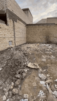 سلام عليكم
قطعه ارض للبيع مساحة 60 متر مربع
واجهه 7 وربع نزال 9ونص
منطقه الضباط الثانيه الزراعيه 

كلش قريب ع شارع ٣٠(المحطه الصفراء) وشارع ٢٠ 

خدمات كله كامل ماعده التبليط(الآليات جاي تشتغل حاليا يعني قريبا تتبلط)

السعر 33 وبيهه مجال بسيط
***********
