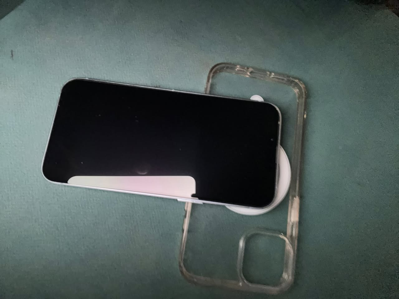 آيفون ١٤ كامرتين ذكره ١٢٨ ملحقات كامله كارتون +شاحنه اصليه رقم الهاتف ***********
