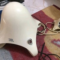 السعر ٢٠ الف JBL مع محولة اصلية وكيبل اوكس مكاني الاعظمية 07830737779