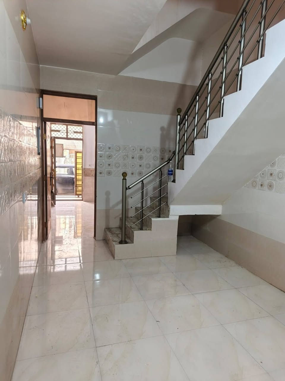 للايجار مشتملات حديثه مساحة ٧٠م عدد ٢ البنوك حي سومر شارع المدارس بيه ٣نوم واستقبال وخدمات طابقين الإيجار ٧٠٠ للاستفسار ***********
