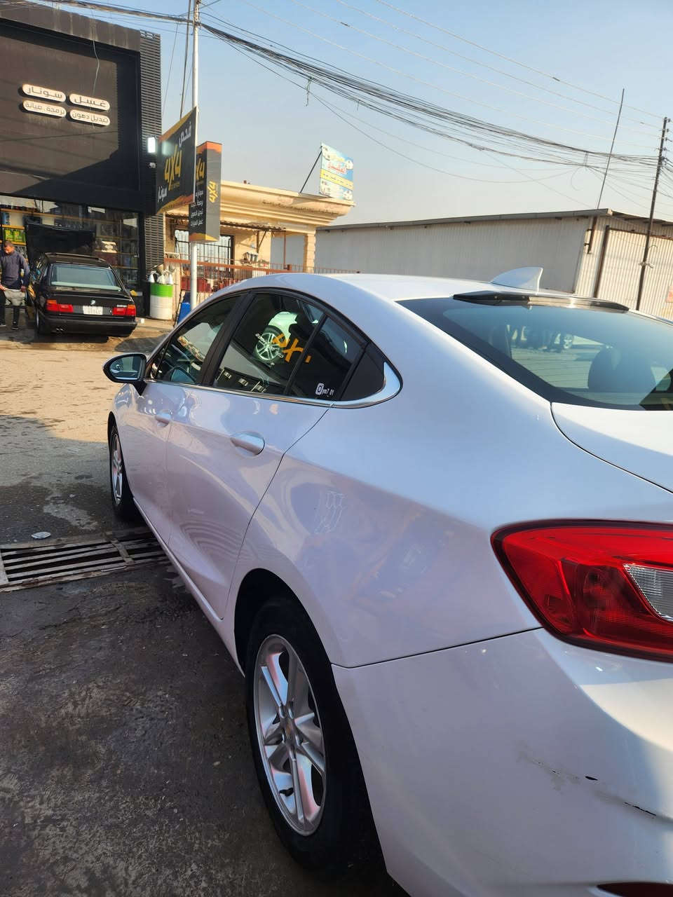 السلام عليكم  بلاش ببلاش   شفرليت كروز موديل 2018 ورده امريكي مواصفات نص فول مواصفات تحكم ستيرن ماشيه 100 ميل حجم الماكينه 14 تيربو كربون بنزين موجود سياره رقم نينوى ضرر السياره بونيد وجامله وتعديلها بارد مكان صغيره السياره حيل حلوه جاهزه سعر السياره 85 ورقه بها مجال شروط التحويل مكان السياره موصل الايسر رقم الهاتف ***********
