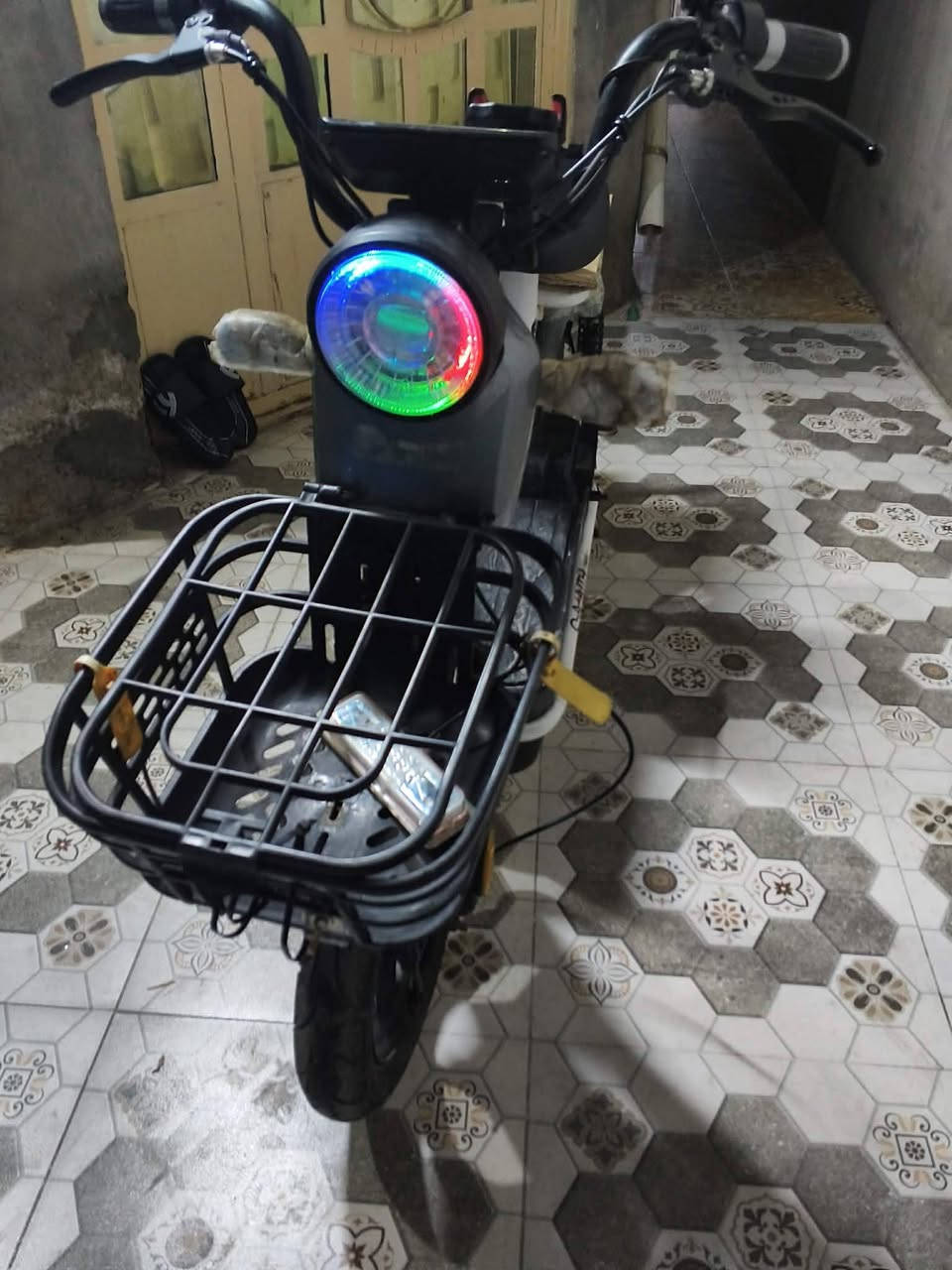 سلام عليكم باسكل شحن موديل ٢٥ نضيف بطاريات جديده ألاصليات ب٢٥٠ وبي مجال مكاني بعقوبه تحرير ***********
