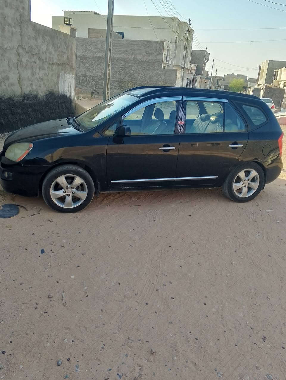 سلام عليكم للبيع فقط كيا رندو 2008 وارد امريكي رقم سليمانية تحويل مباشر محرك 2700 جديد گير جديد تبريد ثلج كهربائيات كله شغاله سياره بيهه ثلث قطع صبغ بدون ضرر ابيعك احزام عنوان الرمادي 7كيلو والسعر 84 وبيهه مجال الشراي يتصل رقم الهاتف ***********
