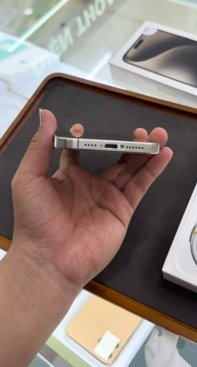 ايفون : 15 برو ماكس 
بطاريه : 90 
ذاكره : 256
شرق اوسط 
خطين الجهاز 
كامل ملحقاته 
نظافه : 100%
متواجد خاص + واتساب + رقم الاتصال 
***********
