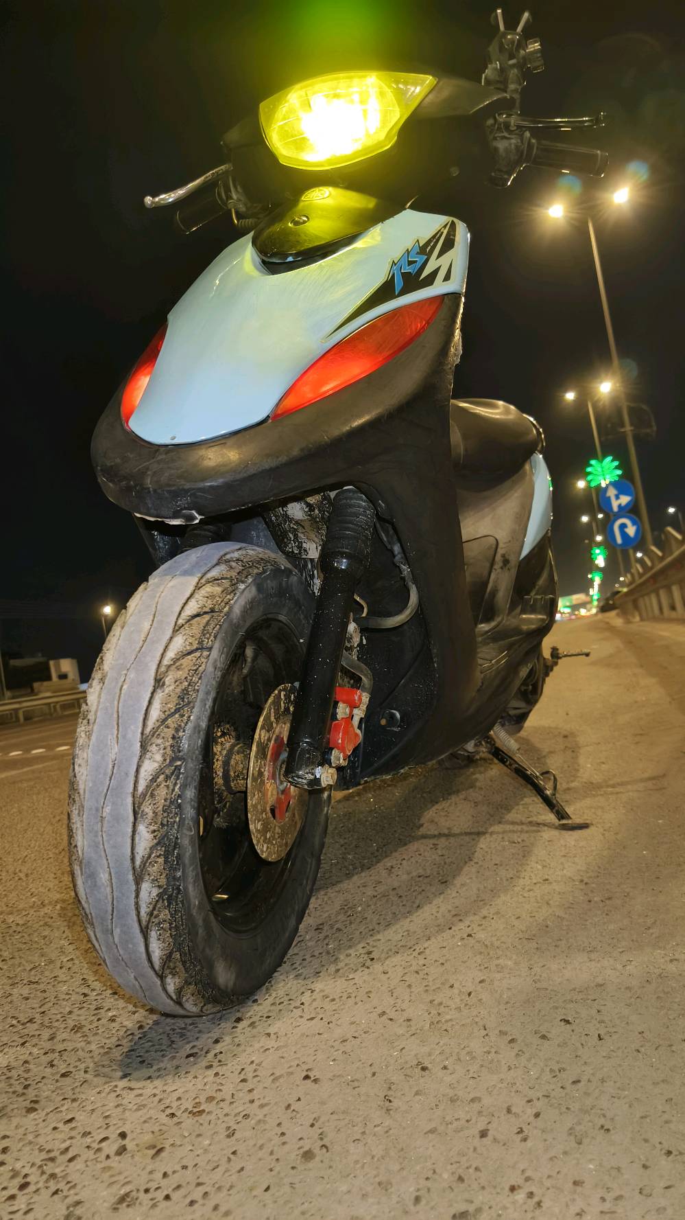 ماكس عدله نضيفه كامله من كلشي بس
كيج السرعه والبانزين ميشتغلن 
والدراجه مبدل بيهه والفات اصليه
الدراجه سابقا ممفتوحه اني مبدلهن ع ايدي تعال وافحص وقتنع... وبيك خير ودلل... مكاني كربلاء.. الشبانات