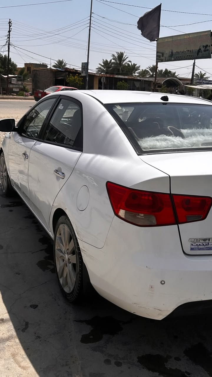 سيراتو ٢٠١٣
مكينة مكفولة
كهربائيات فول 
گير مكفول 
تايرات جديدة 
تبريد شغال 
سيارة ناعمة وحلوة 
كل الكهربائيات شغالة
فقط ضربة بسيطة بالجاملغ ومامبينة 
السعر ٩٨ ورقة نقدي 
مكاني ديوانية
تليفون ***********
