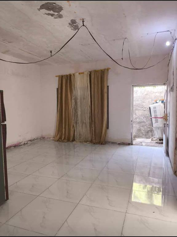 سلام عليكم 
بيت للبيع كوفه براكية قرب سيد حبيب المساحة ١٥٠متر يحتوي على غرفه وصاله ومطبخ واستقبال وتخاريج خارجيه وكراج السعر ١٩وبي مجال بيع مستعجل ‏‪***********‬‏واتساب
