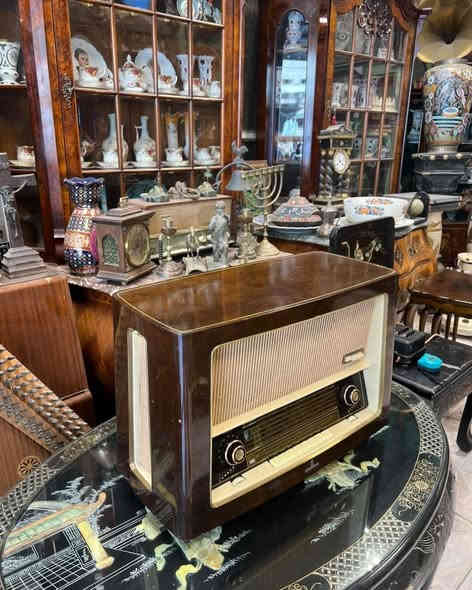 راديو انتيك شغال اف ام  قطعة نادرة 12 موجة
العنوان بغداد الكسرة قرب ملعب الكشافة 
للاستفسار والحجز يرجى مراسلة الصفحة او الاتصال ع الرقم التالي ***********
*علماً ان تتوفر خدمة توصيل بغداد و المحافظات 
*عند استلام الطلب يرجى التاكد منه امام المندوب قبل الاستلام

#اكسبلور #انتيك #انتيكا #تحف #لوحات #بغداد #بغداديات #دهوك #اربيل #هولير #السليمانية #سليمانية #موصل #كربلاء #نجف #بصرة #المنصور #اليرموك
