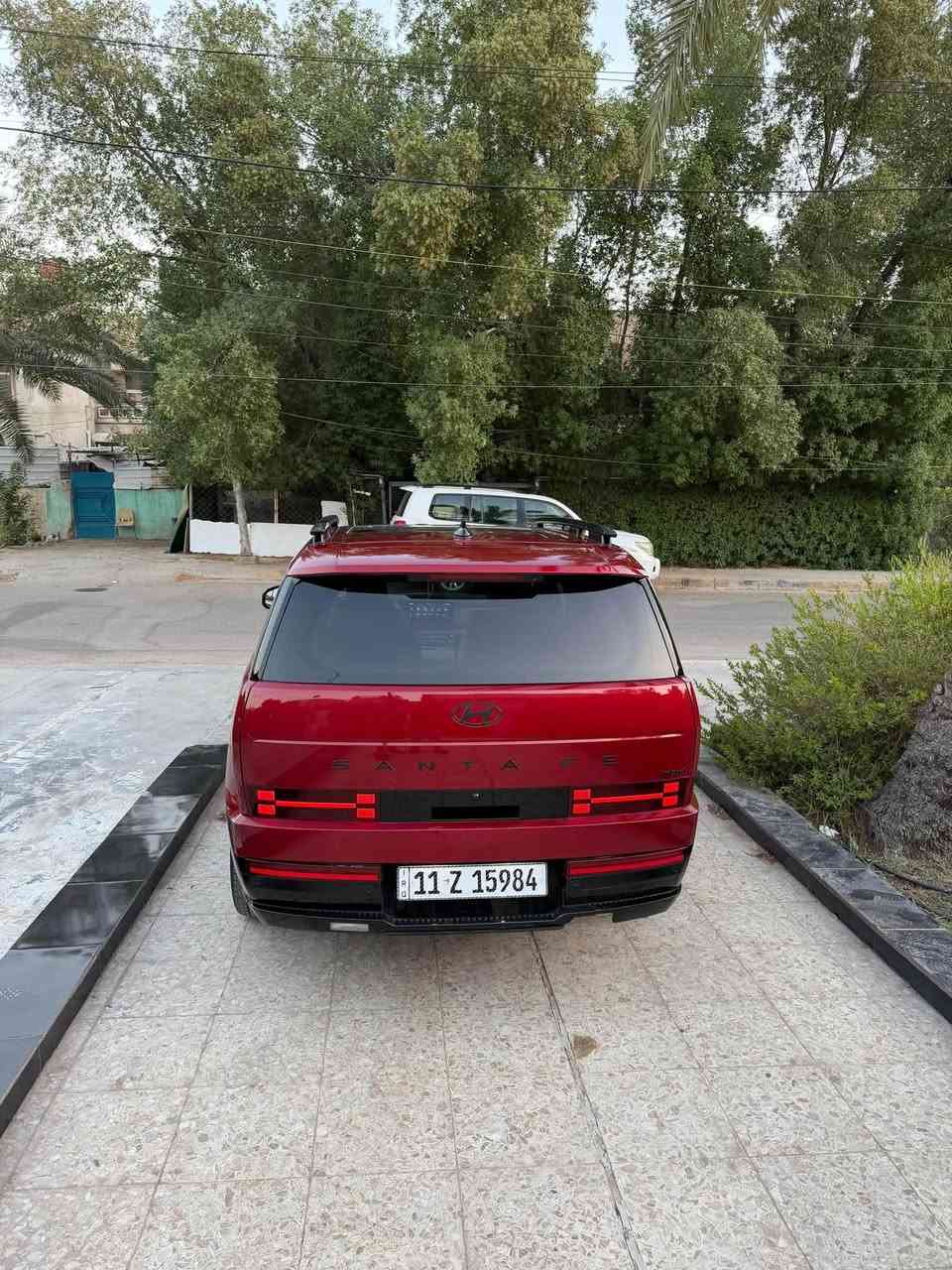 🚗 للبيع |  سنتافي هايبرد كاليغرافي 2024 وارد أمريكي (أعلى فئة)
✅ الموديل: 2024
✅ الفئة: كاليغرافي (Calligraphy)
✅ الوارد: أمريكي
✅ الممشى: 13 ألف ميل فقط
✅ المحرك: 1.6 لتر تيربو + هايبرد (Hybrid)

الضرر السابق:

* بونيد
* جاملغ
* باب السائق

أبرز المواصفات:
✔️ شاشة كبيرة
✔️ عدادات ديجيتال كاملة
✔️ كاميرات 360°
✔️ سقف بانوراما (فتحتين)
✔️ بصمة للأبواب وتشغيل المحرك
✔️ تشغيل عن بُعد
✔️ رادارات ومساعدات قيادة 360°
✔️ نظام الكبح التلقائي (إيقاف ذاتي)
✔️ ويل كب (Head-Up Display)
✔️ إضاءة LED خلفية
✔️ إشارات بالمرايا
✔️ تدفئة للمقاعد الأمامية والخلفية
✔️ المحافظة على المسار (Lane Keep Assist)
✔️ أوضاع القيادة: Eco / Sport / Smart
✔️ هند بريك إلكتروني + Auto Hold
✔️ مصابيح أمامية LED عدسات (واطي/عالي)
✔️ رادار أمامي
✔️ باب خلفي كهربائي
✔️ باب خلفي ذكي يفتح عند الاقتراب
✔️ تبريد للمقاعد الأمامية
✔️ شفتات تبديل سرعات خلف المقود
✔️ فتحات تكييف خلفية
✔️ حساسات أمامية وخلفية
✔️ مقاعد جلد كهربائية (تدفئة + تبريد)
✔️ ذاكرة لمقعد السائق (Memory Seat)
✔️ إضاءة داخلية محيطية (Ambient Light)
✔️ نظام HTRAC للدفع الكلي
✔️ Smart Park (الأوتو بارك) تتحرك للأمام والخلف بالريموت
✔️ مقاعد الصف الثالث كهربائية
✔️ 7 ركاب

💰 السعر: 21,000 دولار وقابل للتفاوض

📞 للاستفسار: ***********

📍 الموقع: بغداد - المنصور
