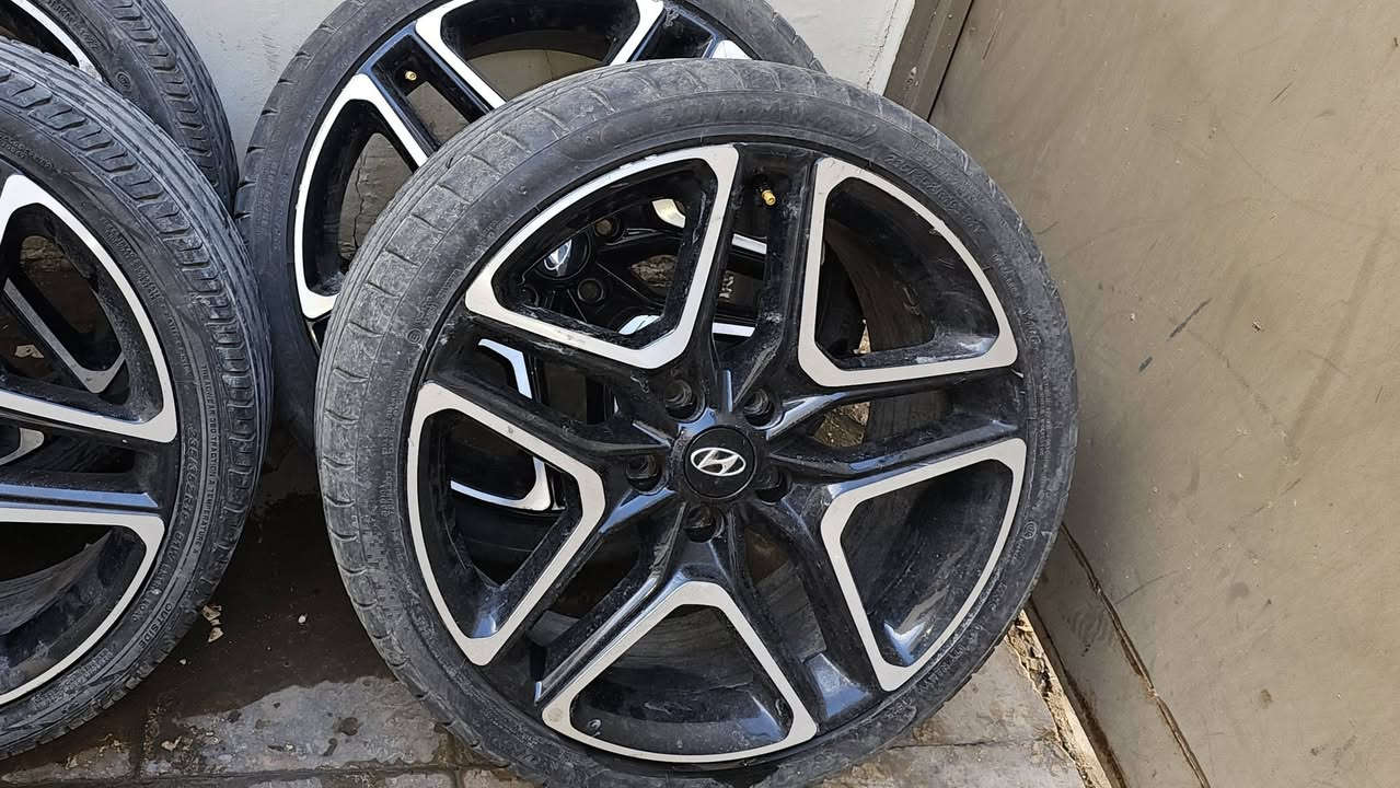 تخم ويالة رياضي قياس 19 مع التايرات لا عواج و لا تسريب هواء مستعجل على بيعتهن للاستفسار هذا الرقم :***********
