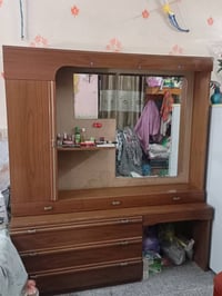 ميز تواليت • مستعمل • مو نظيف