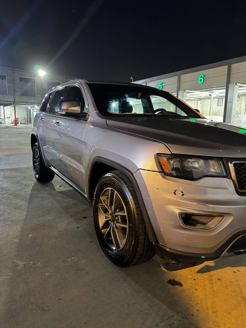 السلام وعليكم
للبيع 
جيب گراند شيروكي 2015 
رقم بغداد بسمي تحويل ثاني يوم 
حادثها بمريكا جاملغ وبنيد مصلحات تبديل باب سايق سسببب خياس 
فول موصفات للمتتددد معروفه موصفات جيب  للمتددد 
سعر 170 وبيها مجال

+964 773 940 9795


**إذا كنت صاحب هذا الإعلان وتريد حذفه لأي سبب، رجاءا أرسل رسالة إلى الدعم الفني**