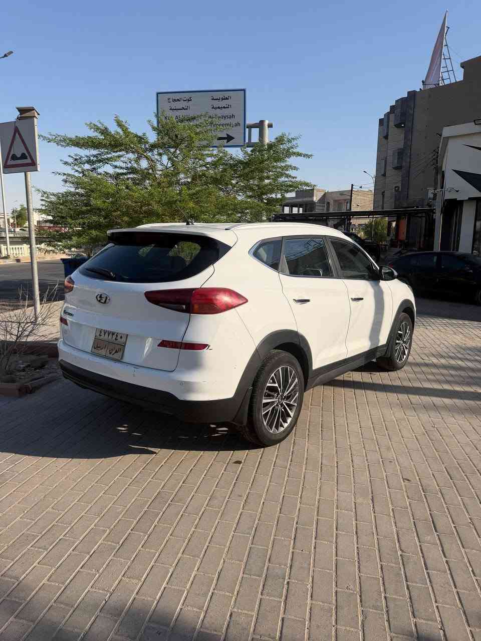 السلام عليكم 
توسان 2019 وارد خليجي 
السياره مواصفات عاديه المعروفة
السياره كفالة من الصبغ بيها مكان تعديل بارد بالباب الخلف السائق وبيها  اماكن تعديل pdr
السياره كير ومحرك كفالة 
السيارة ماشية 100 الف
رقم اربيل و السنوية منتهية 
السعر 165 ورقة وبيها مجال بسيط واي استفسار تفضل عل الواتساب او اتصل وبيك خير وتدلل
رقم التلفون ***********
مكان السيارة بصرة - الطويسة
