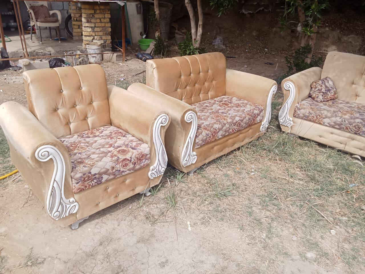 قنفات للبيع نظافه ميه بلميه ٣٠٠ وبيهن مجال


**إذا كنت صاحب هذا الإعلان وتريد حذفه لأي سبب، رجاءا أرسل رسالة إلى الدعم الفني**