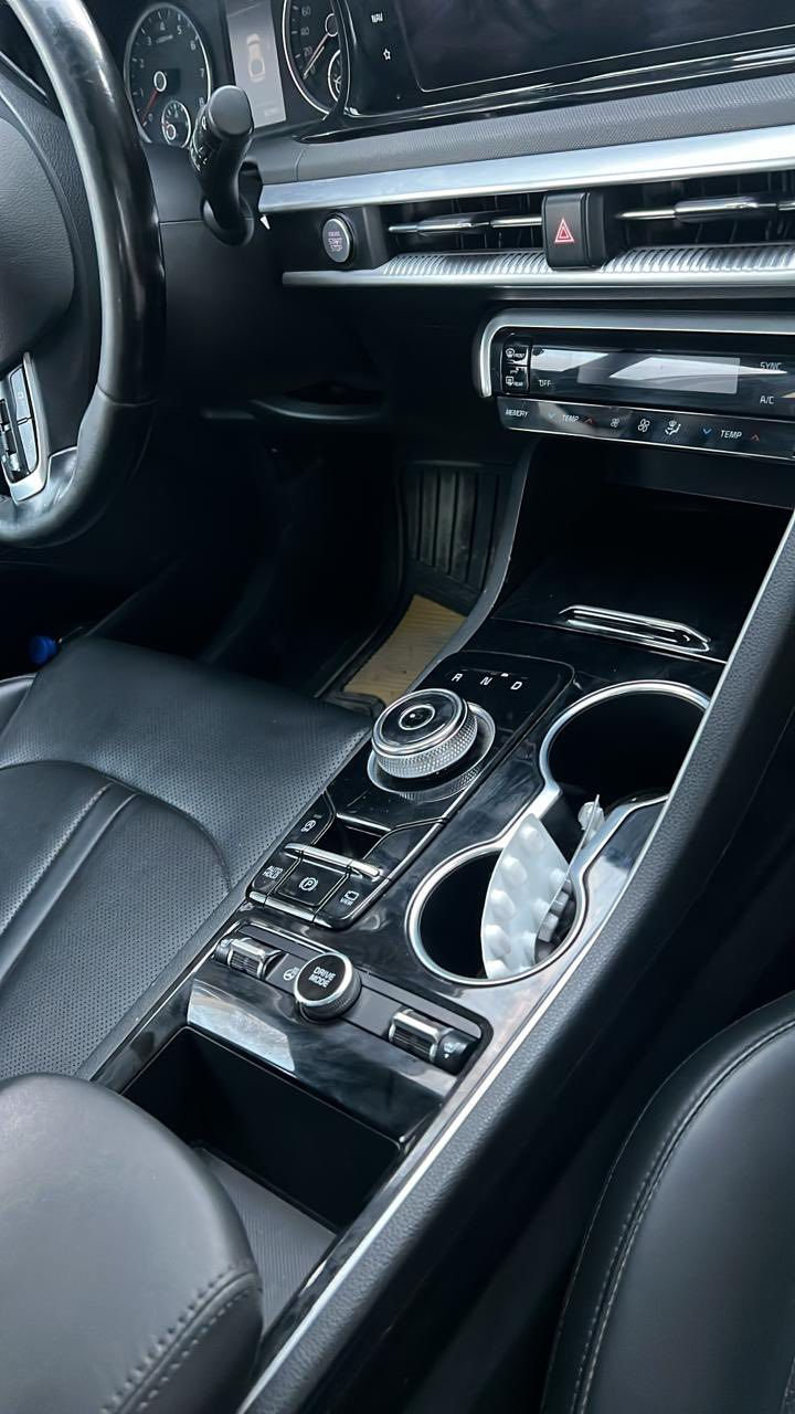 السلام عليكم k5 موديل 2022 وارد كوري ( ماينكفل من الصبغ) فول مواصفات للاخير ماعدا البنراما كشنات جلد تدفئه كشنات تدفئه ستيرن شفتات سرعه كير ماوس رادارات اوتو هولد سايد بريك كهربائي  انضمه قياده شاشه جبيره 
بيه قطعتين صبغ وجاملغ مضروب ضربه خفيفه وراجع لاايرباك ولا ايشي سطحي جاهزه للاخير  نقص برغي مابيها رقم بصره الجديد تحويل وكاله ثاني يوم السعر 170وبيه مجال قليل مكانها البصره 
الرقم 
***********
