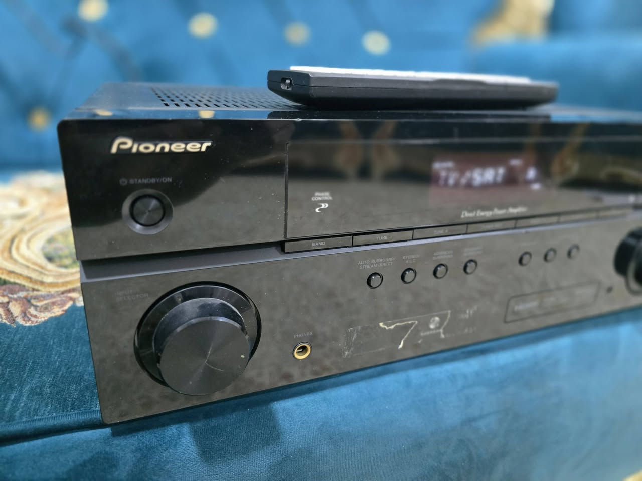 امبلي فاير  Pioneer VSX-519V-K الأصلي
 5.1 قناة نظام مسرحي 
 ماركة Pioneer اليابانية المعروفة بجودة الصوت
نظام صوت محيطي Home Theater 
يدعم Dolby Digital و DTS
مخرج Subwoofer لتوصيل صب ووفر خارجي
 مخرج سماعات Headphone أمامي
 تحكم كامل بالصوت والتوزيع الصوتي
 مع ريموت كنترول
 القدرة الكهربائية 270W
للتواصل على الخاص


**إذا كنت صاحب هذا الإعلان وتريد حذفه لأي سبب، رجاءا أرسل رسالة إلى الدعم الفني**