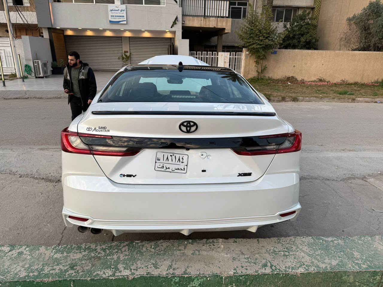 كامري 2025 xse ابيض سقف بانوراما هايبرد فول 1/1
يعني الشكل الرياضي الوحش
دخول جديد وارد امريكي و الضرر فقط جاملغ خلفي و شوية من الباب الخلفي 
مكينة 2500 هايبرد
تترقم بغداد و رقم الشاصي 
4T 1DAACK8SU130357
مقاعد جلد وكهرباء 
وتسخين  
وستيرن تسخين
• ⁠• بصمة 
• بانوراما سقف اسود
• تحكم ستيرن
• رادار امامي 
• رادار خلفي 
• كامرة خلفية 
• مانع تصادم 
• مري جانبية كهرباء + اشارة 
• مثبت سرعة 
• نقطة عمياء
• هندبريك دكمة 
• تحديد مسار 
• شفتات 
• منافذ تايب سي 
• شاحن لاسلكي 
• 5 انظمة قيادة 
بعد بيهة هواية مواصفات للاستفسار اتصل 
 *********** بغداد, العراق

