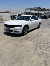 تشارجر SXT • ٢٠١٥ • بلاد رز