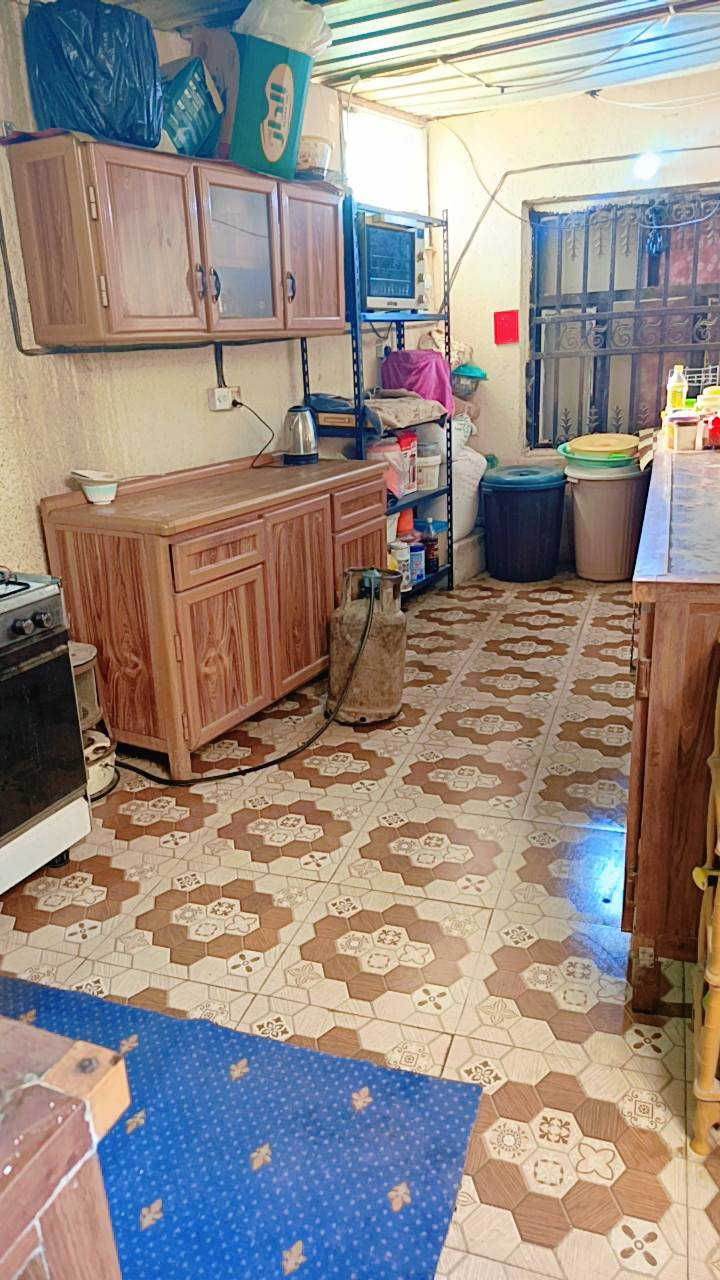 السَلٱمٌ عـَلـْيگمّ-ۈرحـْمّـٌة ٱللـّہ ﯙبُرگـّاتہ البيت لبيع مساحه 200متر المكان الشافعيه قبل سايدين المعمل البيت كامل م̷ـــِْن كولشي سيراميك كوله  متكون م̷ـــِْن ثلاث غرف نوم واستقبال وصاله وصحيات داخليه وخارجيه ومطبخ بلاضافه محل داخل البيت ومخزن فوك البيت السعر لاتصال ع الرقم او واتساب موجود بي ***********
