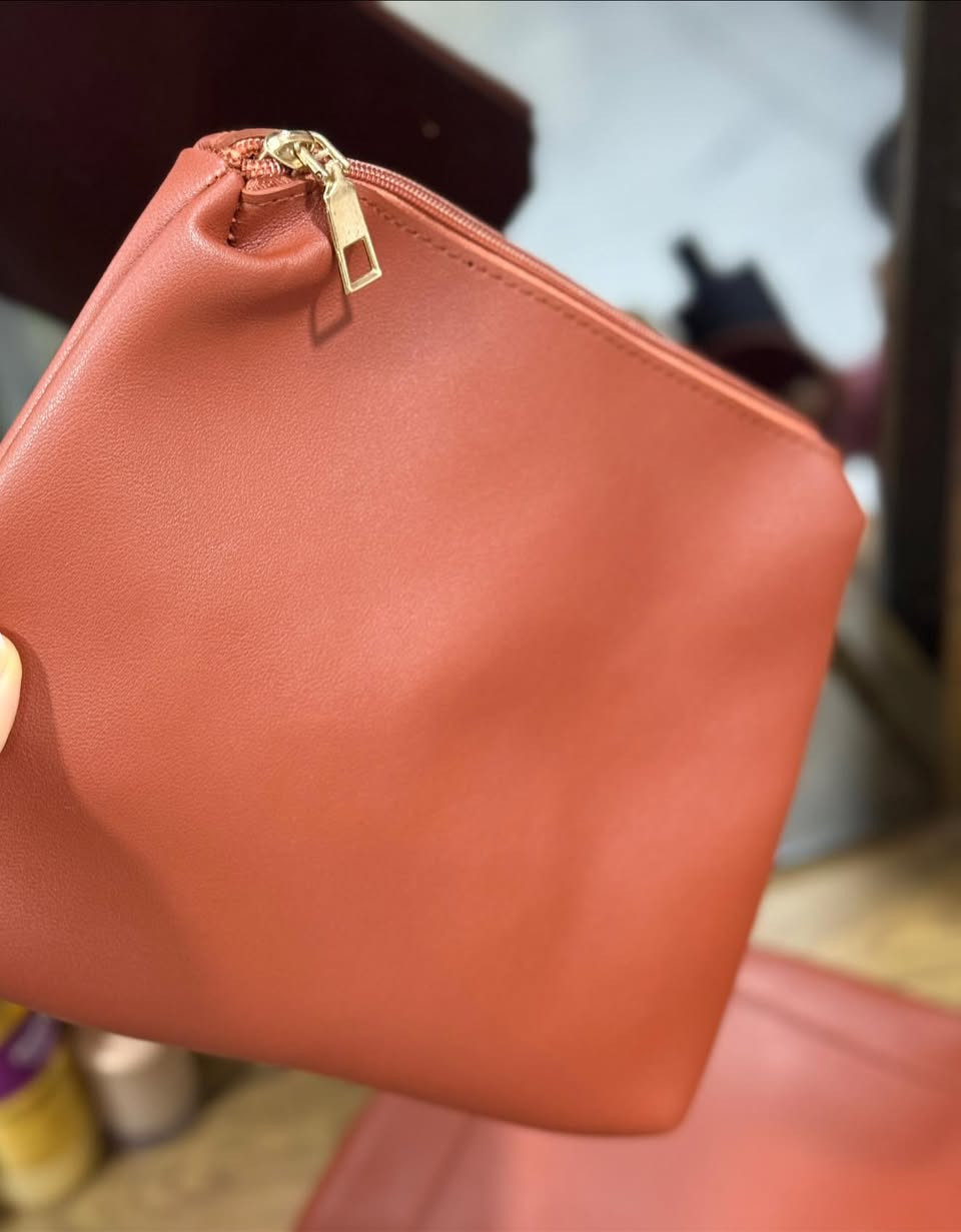 جنطه جلد قطعتين داخلها شاموا


**إذا كنت صاحب هذا الإعلان وتريد حذفه لأي سبب، رجاءا أرسل رسالة إلى الدعم الفني**