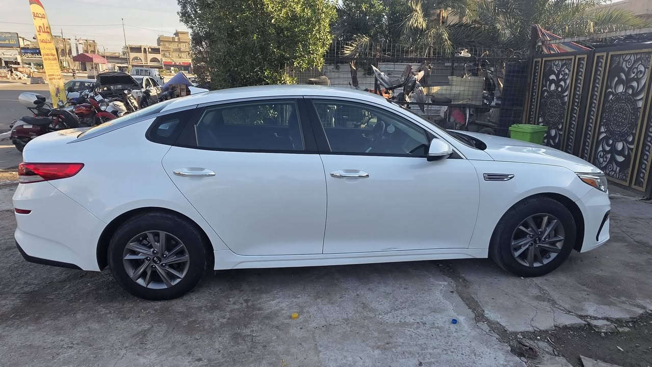 السلام عليكم
كيا اوبتيما 2020
 ( حادثها بامريكا جاملغ امامي بي رصعه فقط وراجع بارد وبلعراق صار ربع البنيد صبغ )
-ماشيه 85 ميل
-رادار امامي - خلفي
-تحديد مسار
-شاشة كبيره (ابل كار بلي)
-حساس ضغط الأطارات
-نقط عمياء
-كشن السائق مساج
-وضعيات قيادة 
-هزه ورقم جديد بغداد باسمي
-للأستفسار:- ***********
