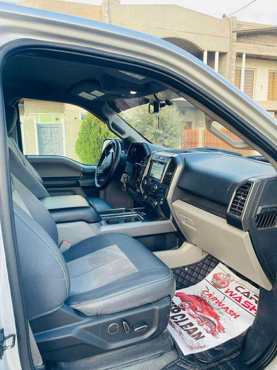 فۆرد f150 مۆدیل 2018 مواسفات XLT  دوو پارچە نیوی سبوغه بەس بە سێ پارچە دەیفرۆشم پێش و پشت کەپسە گێرو مەکینە بەشەرتە 6 پستن توین تۆربۆ 60mi ڕۆشتووە رەقەم و هەزەی نووێیە رەقەم شانسی 1FTEW1EG5JKE51804 سعری 215$ ژم ***********
