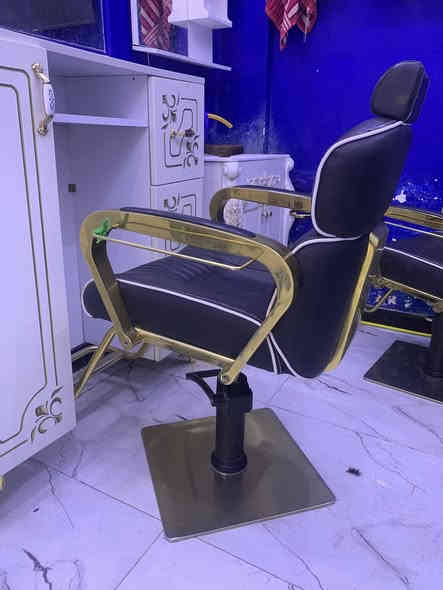 سلام عليكم كرسي وميز للبيع بعدهن جدد مامستخدمات الشراي خاص واتصال ع رقم ***********
