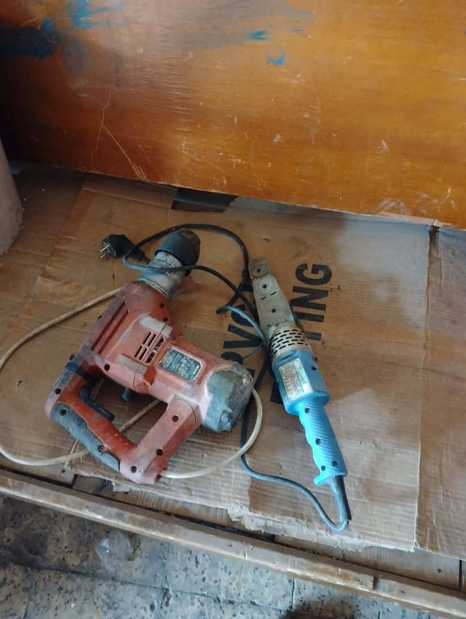 كاويه دريل ويل سيفان خلفي وامامي مكان حله وردية  سعر 125 
***********
