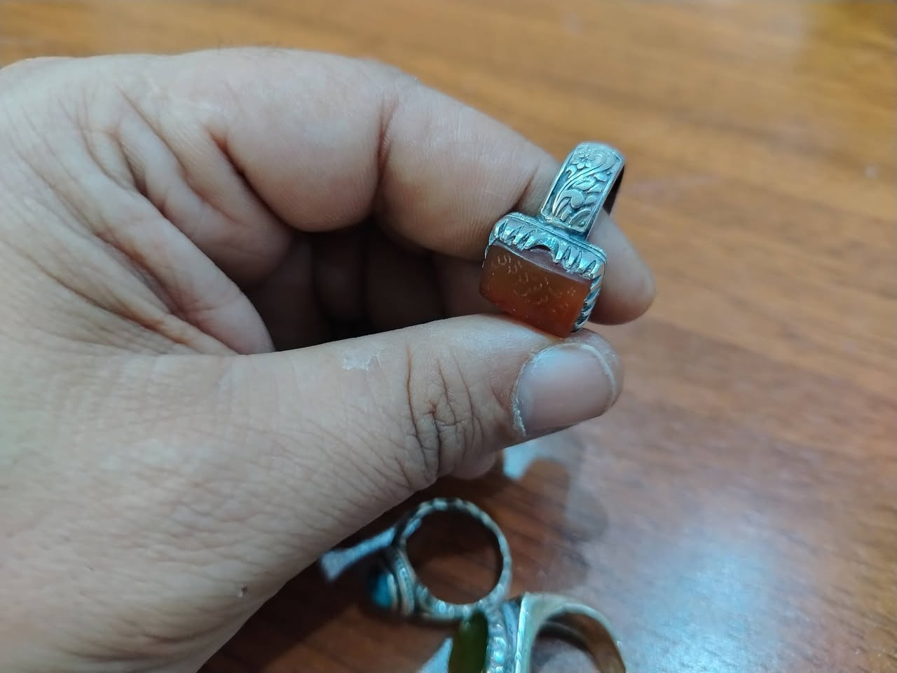 السلام عليكم مجموعه محابس ابيع شلع فضه ثقيل واحجار كريمه السعر 250الف قفل مكاني البياع ***********
