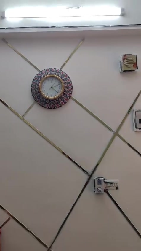 شقة للايجار ارضية كرادة داخل قرب حجي سلمان ابو الحروق للاستفسار موثثة كاملة للاستفسار على الرقم *********** موظفين
