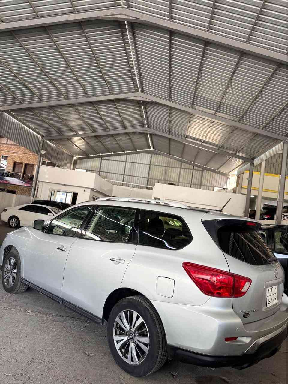 نيسان باثفندر موديل ٢٠١٧
سيارة قتعتين صبغ بدون دواخل 
كير محرك تبريد كهربائيات كل بشرط سيارة ٧ راكب تبريد مركزي بصمة و شغال باب بصمة 
٩ورقة ونص عليه غرامات نزل سعر و سعر ١٢٠ ومجال مكان سيارة دهوك 
*********** دهوك, العراق
