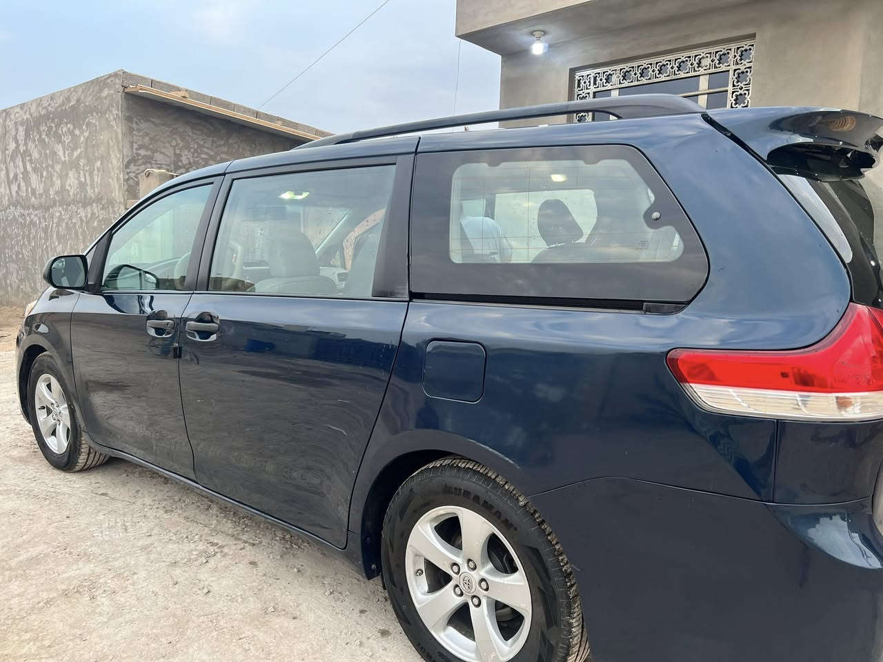 تويوتا سينا 2012 حادث امريكا فقط خلفي ربع قبق الجنطه ونص الجاملغ الخلفي جهة السايق الباقي كفاله مكينه وكير جدد مال موديل 2016 مال كصه حداديه دواخل مكفوله تخم تاير جديد تبريد شغال مكاني واسط الكوت للاستفسار الاتصال ع الرقم ***********
