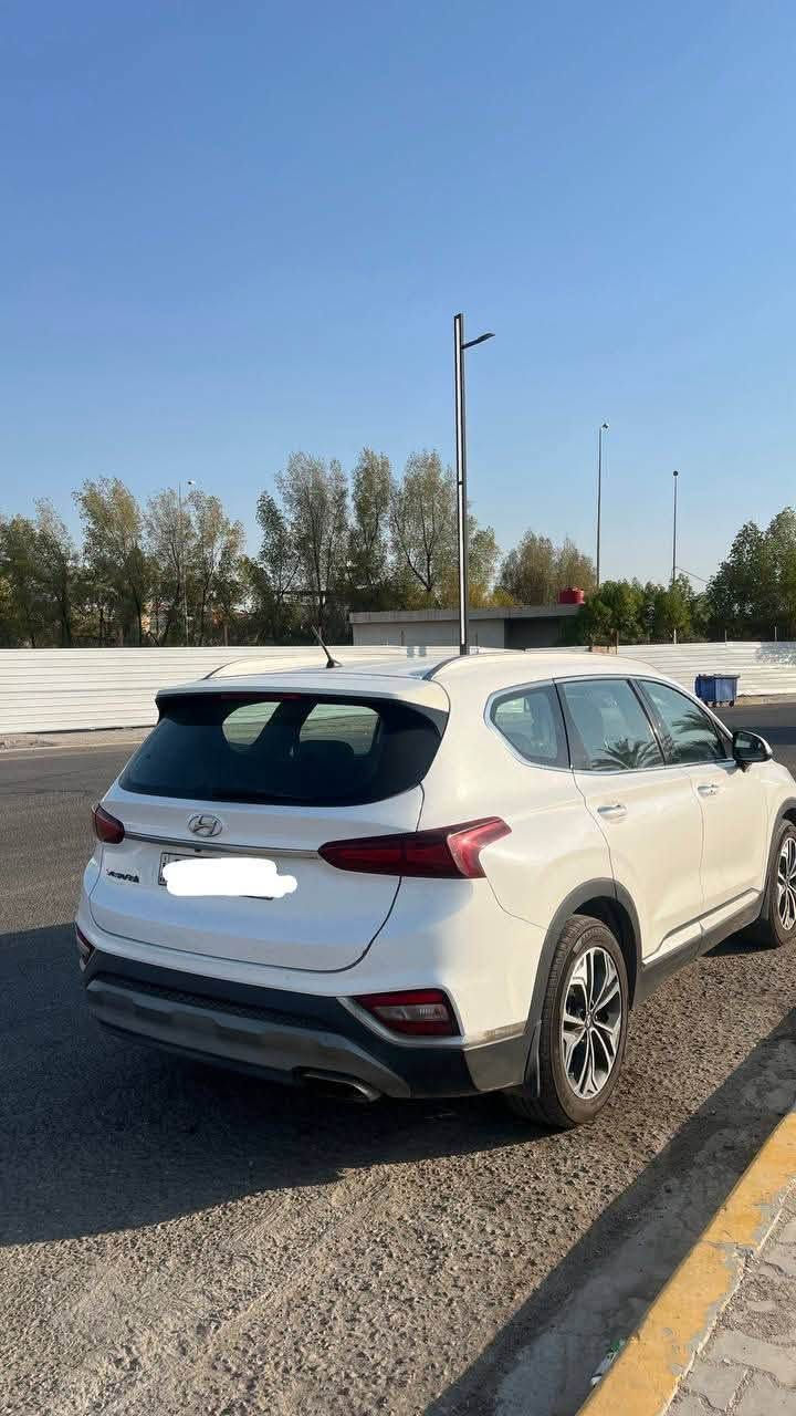 السلام عليكم
سنتافي موديل 2019 خليجي ٤ سلندر رقم اربيل 
ماشيه 80km
مكفوله كفاله عامه كير ومكينه ومكفوله من الضربه بيها زلغ واحد على كد شبر بالباب موضح بالصور
 السيارة تبريدها ثلج 
حساسات امامية وخلفية 
صندوك كهرباء
وضعيات قيادة(سبورت ، ايكو، كومفرت)
مراية شفط
كراسي كهرباء 
شاشة 
 السعر ٢١٥ وبيها مجال للشراي 
مكاني بصرة للتواصل ***********
