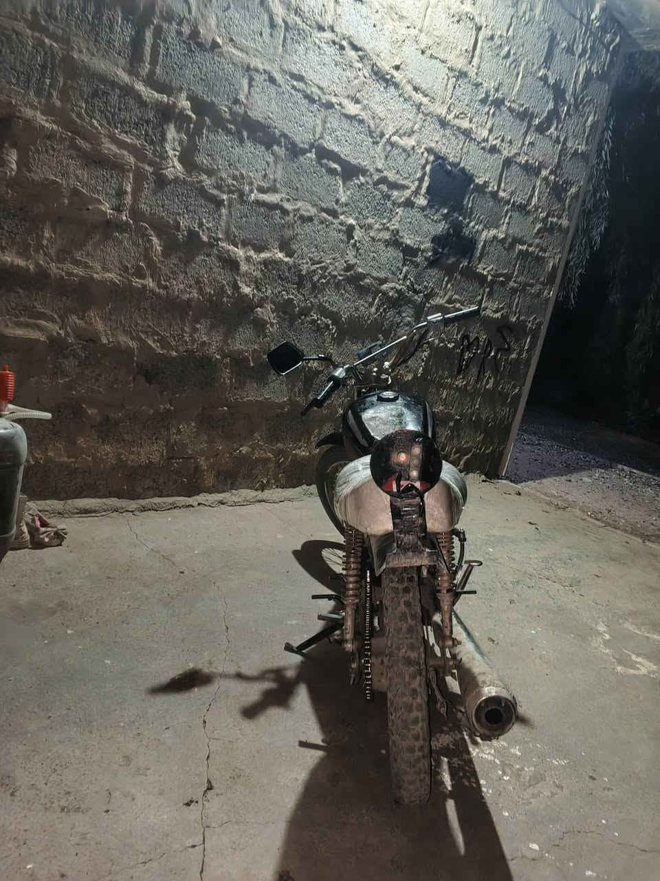 السلام عليكم.. موطور بارت حربي للبيع شرط لا دخن ولا صرف ولا نضوح دهن انطيك محرك شرط هندر واحد معدل فول اربع كير 
السعر 200 المو شراي لا تبزعني رقمي ***********#ادمن_وافق
