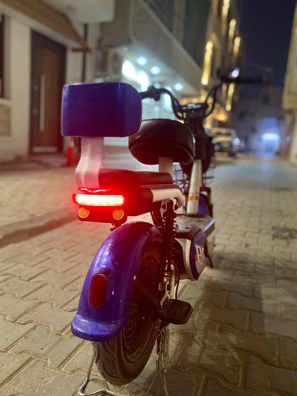 دراجه شحن حجم 14 للبيع بسعر 250 وبيها مجال عنوان بغداد الاعظميه شارع الضباط 
الرقم للاستفسار ***********
