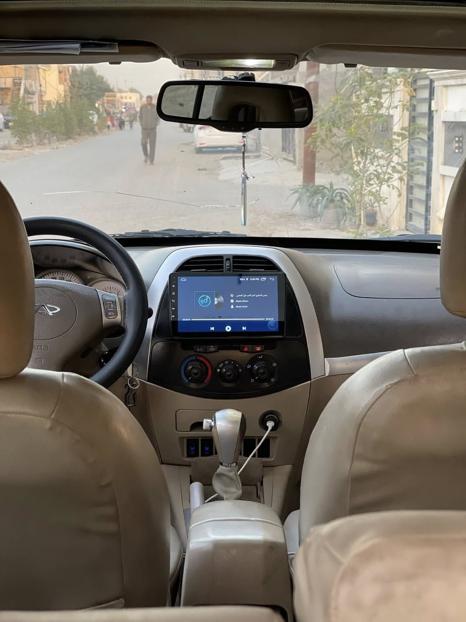 السلام عليكم ...
شيري تيكَو ٢٠١٢
.كير ميكانيكي مكفول ومحرك كذلك
.السيارة حلوة وكشرهة كلش نضيف مثل مموضح بالصور 
.تبريد ثلج شغال وتدفئة كشنات
.تحكم مري كهرباء ،شاشة ،كامرة
.حدادية جاهزة مابيهة نقص
.السعر65$
.المكان بغداد الدورة /السيدية
.للاستفسار  ***********
