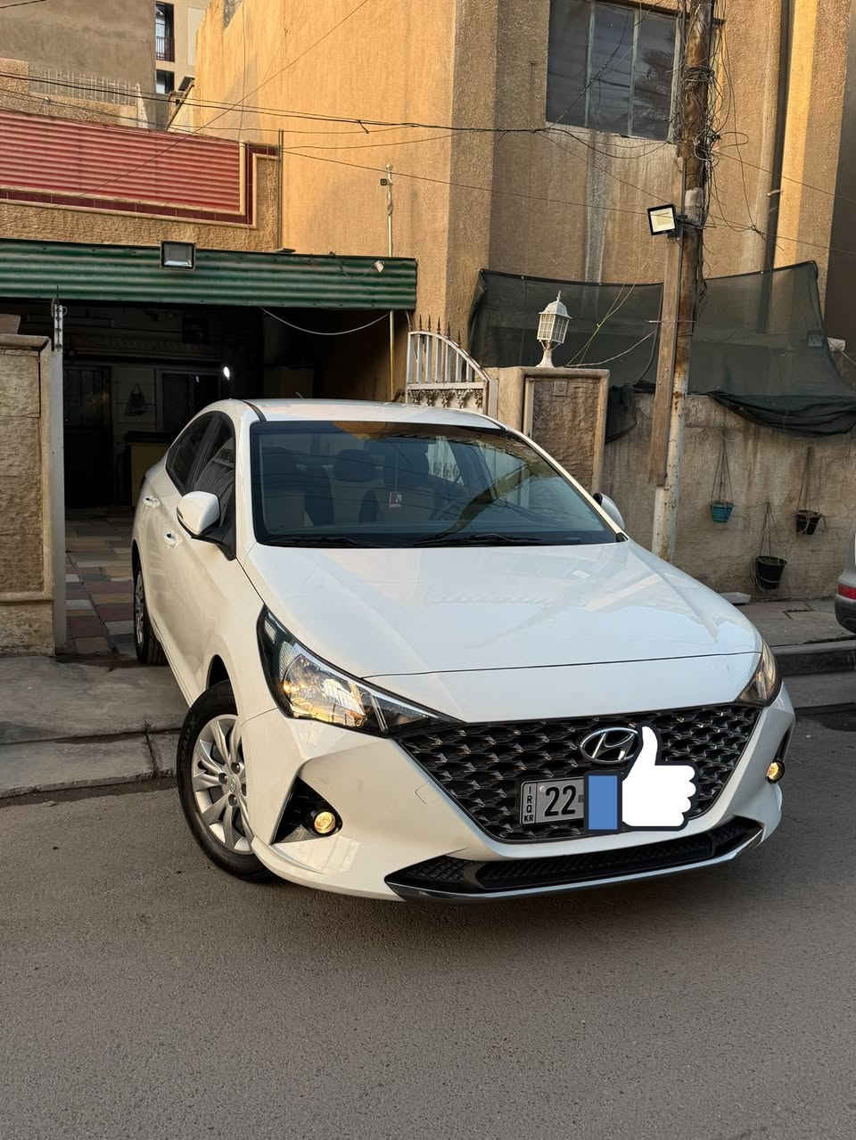 السلام وعليكم
للبيع
هونداي اكسنت
خليجي موديل ٢٠٢٢ 
رقم اربيل الجديد
السيارة بأسمي
تحويل ثاني يوم
ماشية70000

المواصفات:-
شاشة
كامرة 
كروز سرعة
تحكم استيرن 
عدادت ليزري
حساسات خلفية
كشنات مخمل ابيض 
لايتات هيلوجين
بلوجكترات 
كير عادي اوتماتيك
تخم تاير جديد
بريك ABS
حساسات تاير
عدة جك كامل
اسعافات اولية

السيارة مكفولة كفالة عامة من 
الصبغ والبارد والحالوب كفالة عامة 
المحرك والكير وكهربائيات كفالة
اي استفسار تعال خاص او اتصل 
***********
عنوان السيارة 
بغداد المنصور
